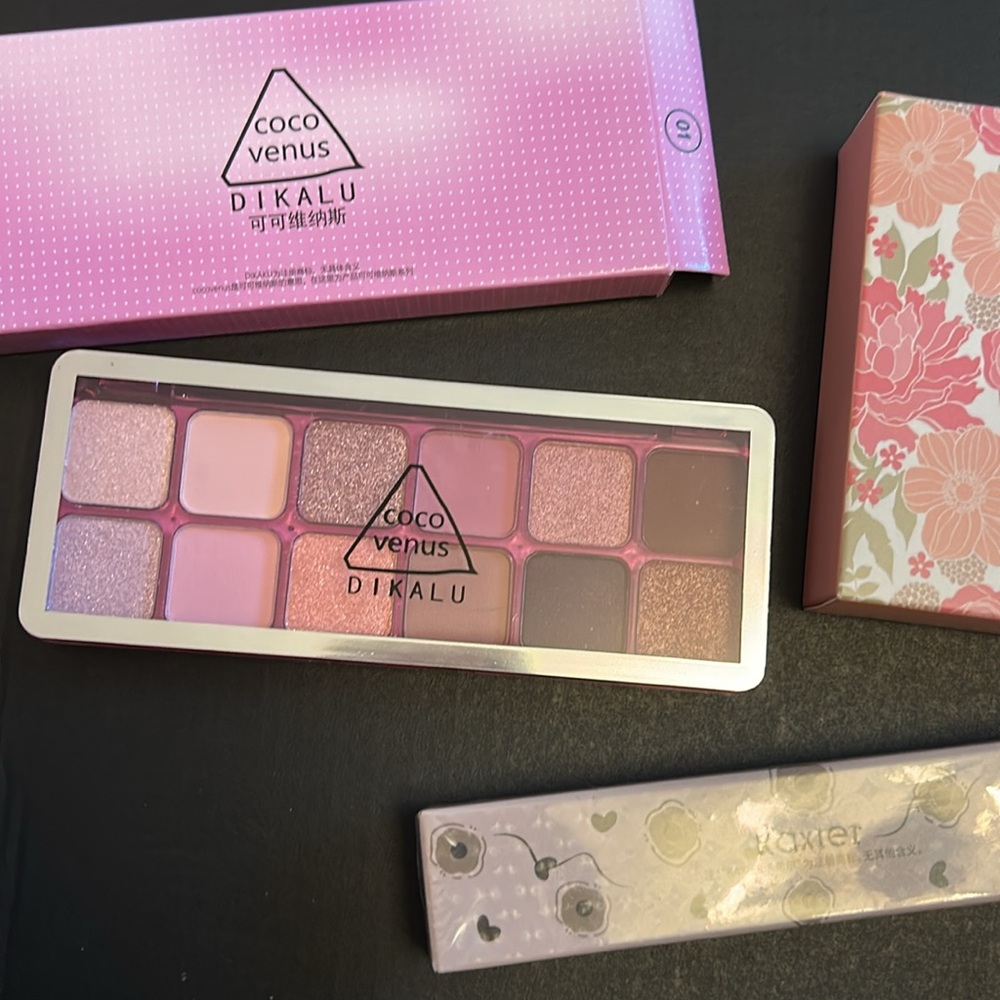 douyin makeup! 2 eyeshadow palettes + eyeshadow glitter + eyeliner - Picture 2 of 8